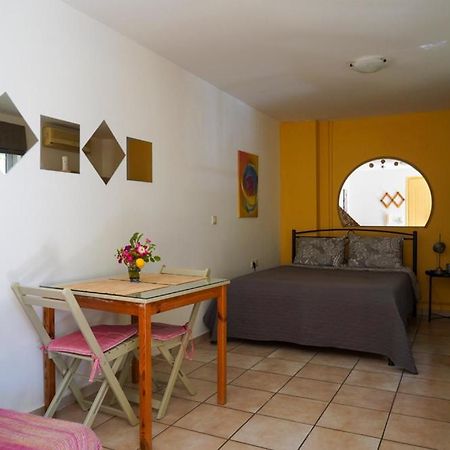 Cosy Guest House With Private Yard Saronida Esterno foto