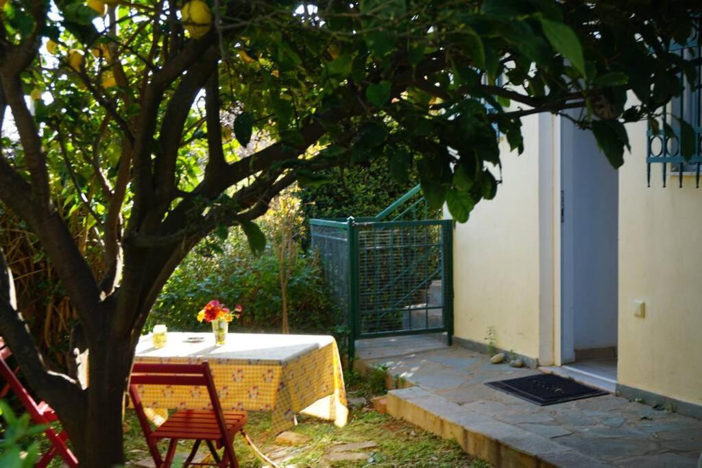 Cosy Guest House With Private Yard Saronida Esterno foto