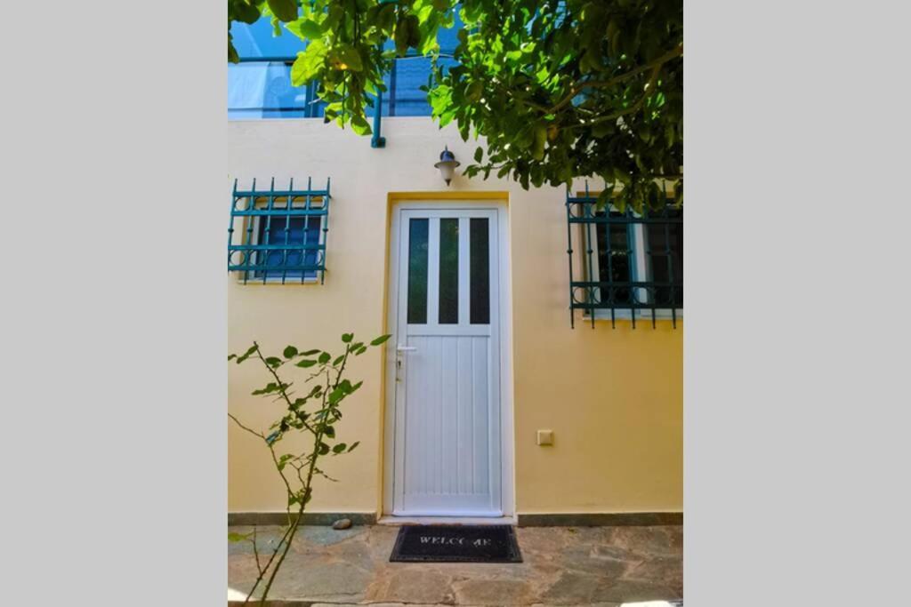 Cosy Guest House With Private Yard Saronida Esterno foto