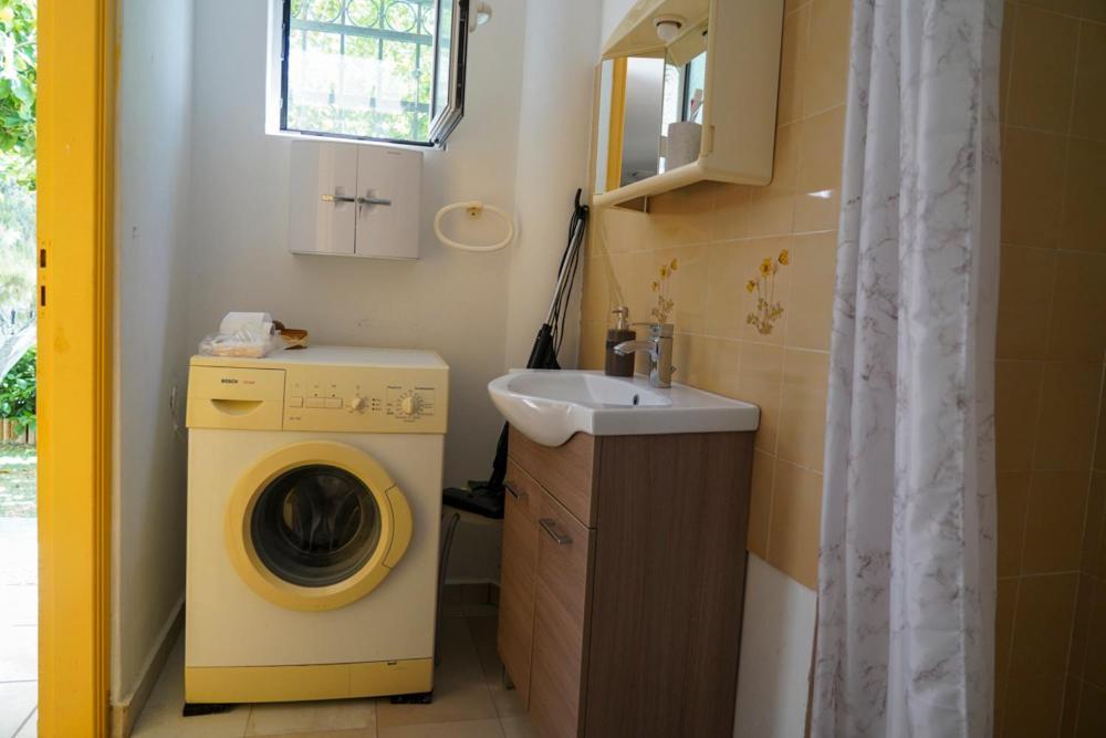Cosy Guest House With Private Yard Saronida Esterno foto
