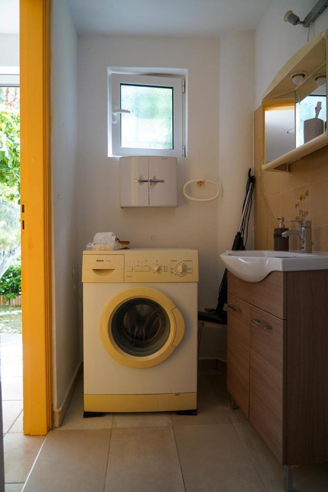 Cosy Guest House With Private Yard Saronida Esterno foto