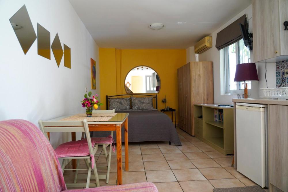 Cosy Guest House With Private Yard Saronida Esterno foto